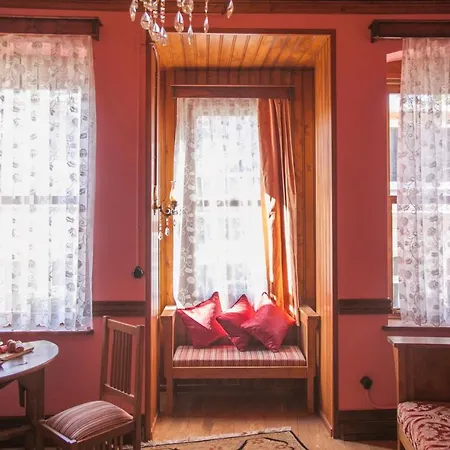 Aparthotel Azur Suites Heirloom *