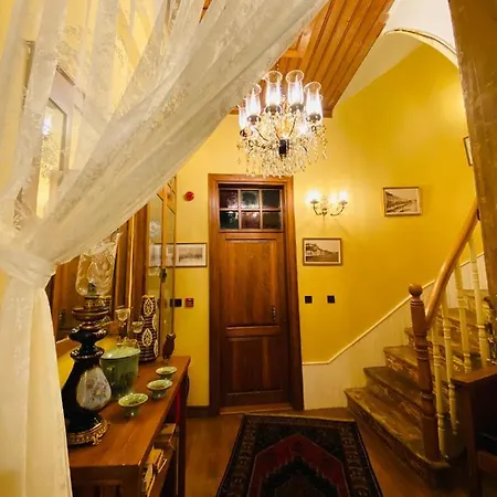 Aparthotel Azur Suites Heirloom