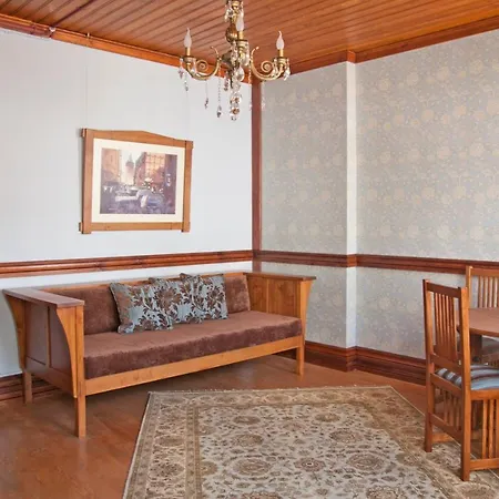Azur Suites Heirloom Aparthotel